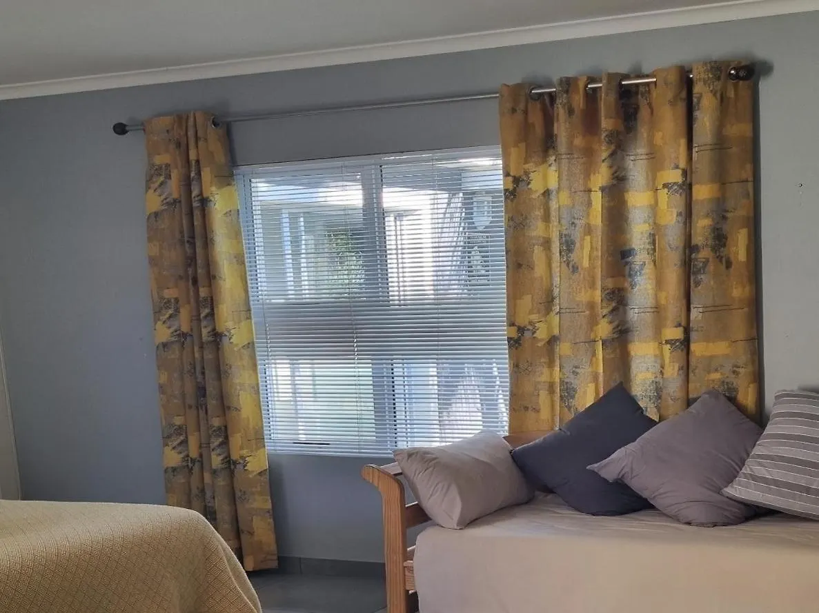 Northern Vine Guesthouse B&B Self-Catering Brackenfell 0*,